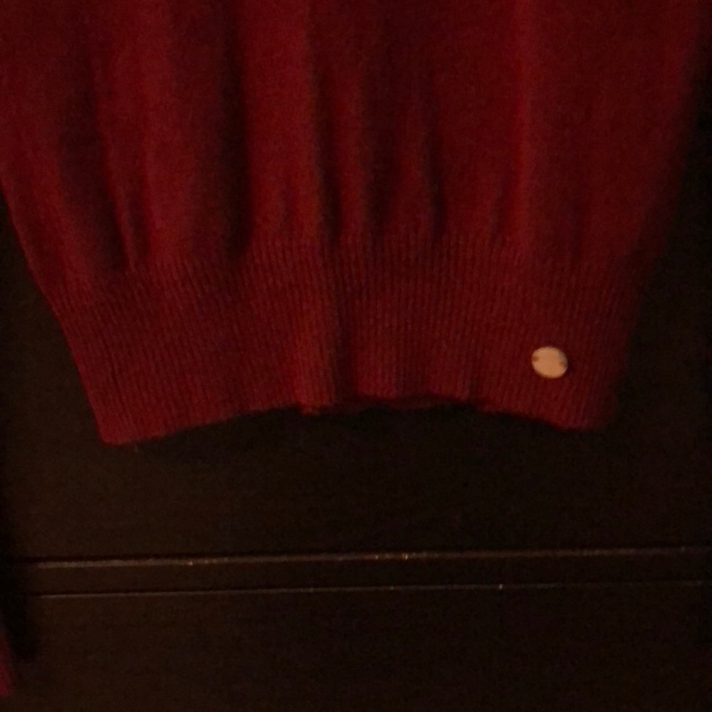 Small Lightweight Sweater - Picture 2 of 8